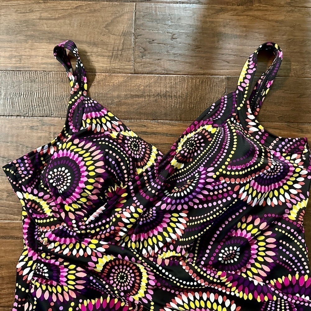 FADED GLORY, ONE-PIECE SWIMSUIT. MULTICOLOR ON A BLACK BACKGROUND SIZE XL(16-18) - Picture 3 of 7